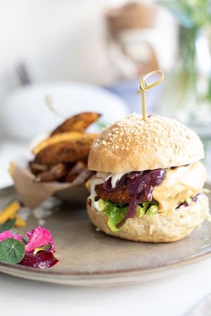 Alive Burger & Patatoe Wedges at Alive in Geneva