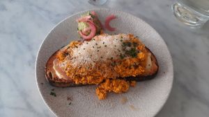 Scrambled tofu with avacado at Greasy Spoon - Hagagatan in Stockholm