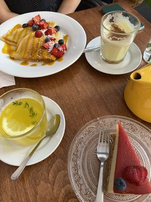 napar oraz ciasto jaglana wegańskie, złote mleko i naleśniki (nie wegańskie)  at Jaglana in Poznan