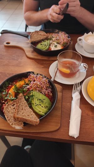 Veganised szakszuka and napary (pomarancza i zurawiny) at Jaglana in Poznan