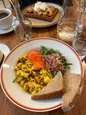 Tofu scramble at Jaglana in Poznan