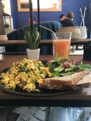 Zacna tofucznica! 💚 at Jaglana in Poznan