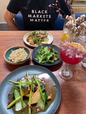 Tofu sellado, setas y coliflor, tinto de verano y chilcano at Veda Restaurante in Miraflores