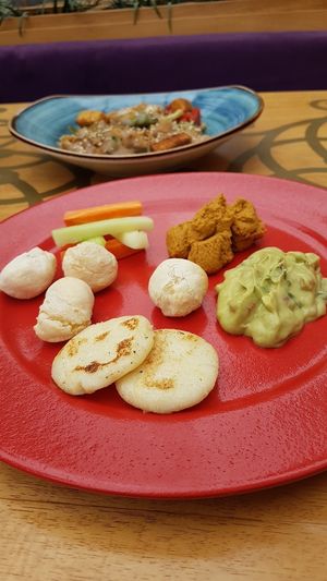 appetizer (hummus, guac, veggies, awesome GF bread) at Veda Restaurante in Miraflores