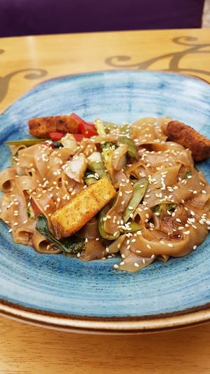 GF Pad Thai with tofu at Veda Restaurante in Miraflores