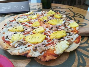 Pizza hawaiana  at Veda Restaurante in Miraflores