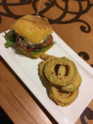 Burger and zucchini rings at Veda Restaurante in Miraflores