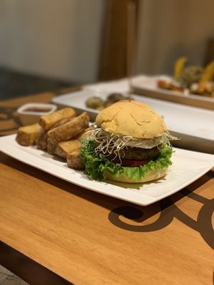 Lentil Burger at Veda Restaurante in Miraflores
