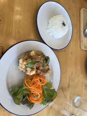 Erdnuss Blumenkohl Brokkoli   at Hua Hin Vegan Cafe and Wine in Hua Hin