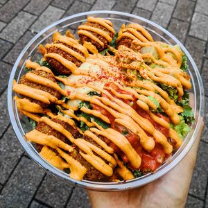 Falafel bowl with spicy sauce at Falafel Brothers - Minato in Tokyo