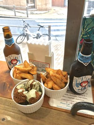 falafel ball with chips at Falafel Brothers - Minato in Tokyo