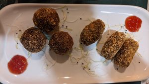 Spinach and red cabbage croquettes at Chef Momo in Cartagena