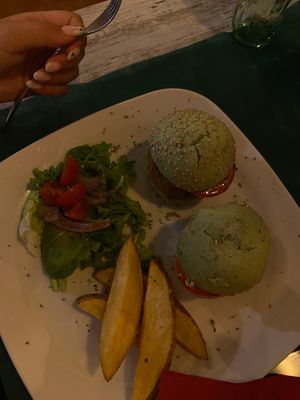 fusi burger at Chef Momo in Cartagena