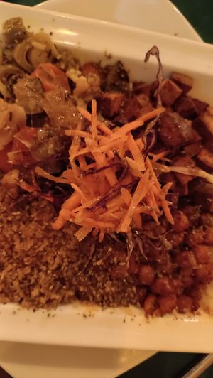 Bouddha bowl , délicieux savoureux TRÈS copieux at Chef Momo in Cartagena