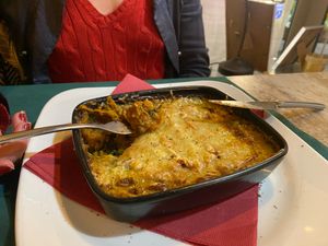 Lasagnes délicieuses mais un peu salées et legumes disparus dans la sauce. at Chef Momo in Cartagena