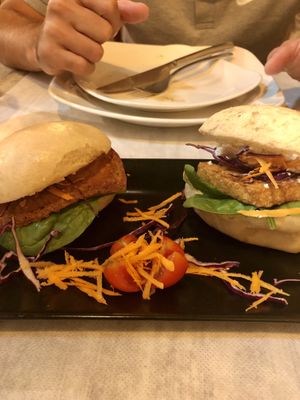 Bao Nicola
Tofu ahumado, mayonesa de anacardos, achicoria juliana y perejil at Chef Momo in Cartagena