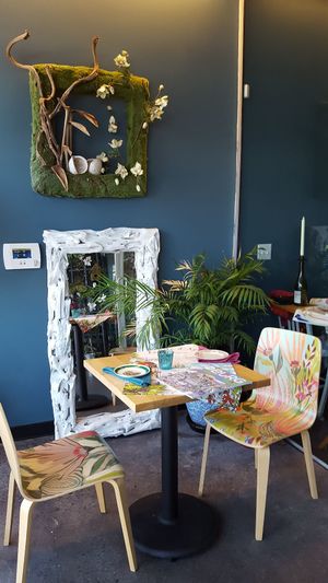 Vestibule to entrance at Vrai in Lemoyne