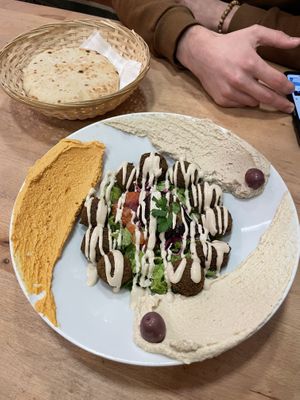 Falafel plate with hummus and pita bread  #Veganuary at Green Lab in Montpellier