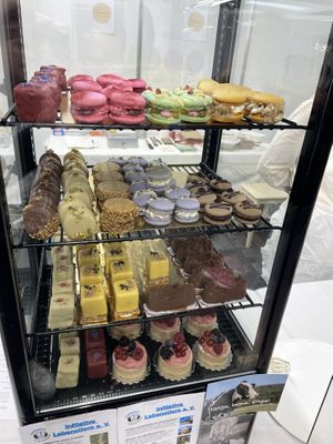 Display with little baked treats  at Veganfabrik - velovecakes in Frankfurt