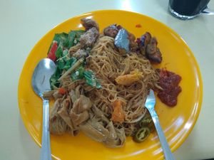 Fried beehoon with 3 dishes at Tian Yuan 天元斋 in Central Singapore