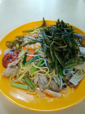 Hokkien Noodle with added Kang Kong vegetable at Tian Yuan 天元斋 in Central Singapore