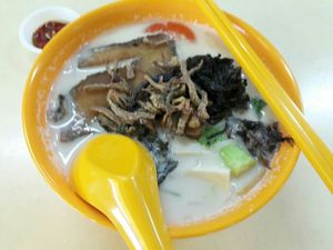 Fish slice noodle. yums  at Tian Yuan 天元斋 in Central Singapore