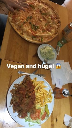 Vegan pizza and vegan kebab tallrik at Mamma Rosa in Sodertalje