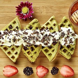 vegan matcha waffles at The Fresh Root in Mexico City