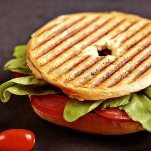 veggie bagel at The Fresh Root in Mexico City