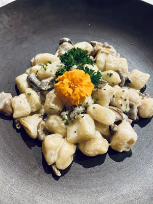 Gnocchi con funghi e salsa di soia  at Ladin & El Tobià in Vigo Di Fassa