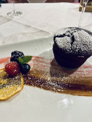 Dessert vegan al cioccolato con marmellata di albicocche  at Ladin & El Tobià in Vigo Di Fassa