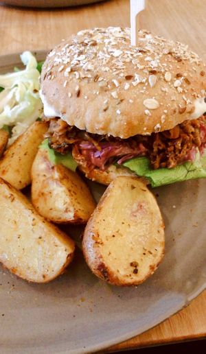Vegan Pulled pork burger  at MU-Food in Geneva