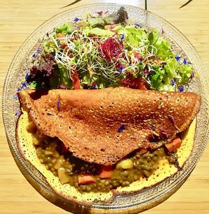 Masala Dosa - gluten free pancakes stuffed with curry, lentils and potatoes served with a componed salad at MU-Food in Geneva