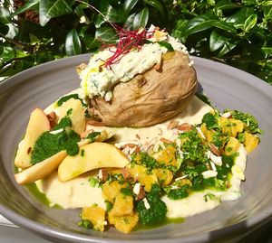 Puree of celery and apple - pesto of almonds and spinach - baked potatoes - veggie ricotta with herbs at MU-Food in Geneva