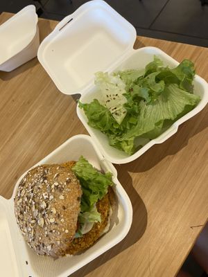 Vegan tempeh burger  at MU-Food in Geneva