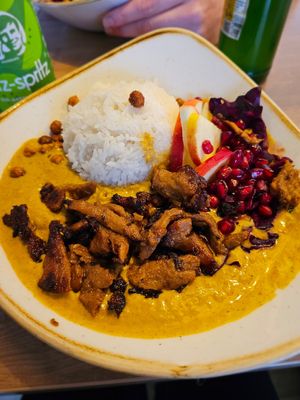Golden christmas curry at Dean & David in Braunschweig