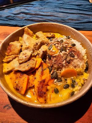 Planted mango chicken curry at Dean & David in Braunschweig