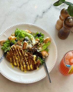 NEW! Satay bowl
Fried chick’n with sambal chilli sauce, Nasi Goreng style rice, Satay peanut sauce, green beans, spring onion  at Miranda Cafe in North London