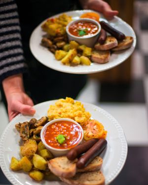 What is it that makes the Vegan English breakfast so popular? maybe  the spicy sausages, the roasted potatoes with herbs, the garlicky grilled mushrooms or the vegan scrambled "eggs". at Miranda Cafe in North London