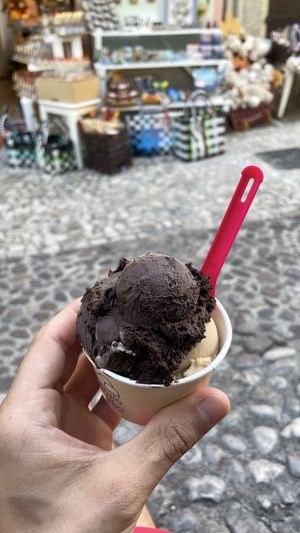 Cioccolato and nocciola at Gelateria Cento Per Cento in Malcesine