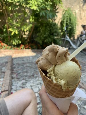 Veganes Nuss- und Pistazieneis ✨  at Gelateria Cento Per Cento in Malcesine
