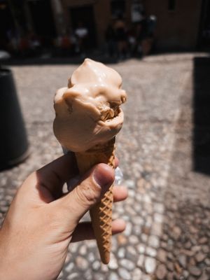 Veganes Haselnuss- & Erdnusseis at Gelateria Cento Per Cento in Malcesine