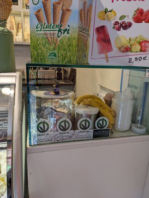  at Gelateria Cento Per Cento in Malcesine