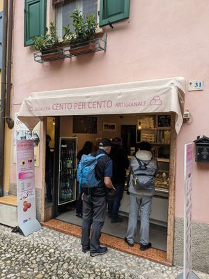  at Gelateria Cento Per Cento in Malcesine