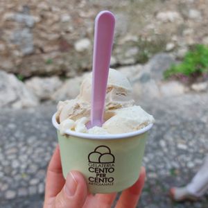 Vanilla and hazelnut ice cream at Gelateria Cento Per Cento in Malcesine