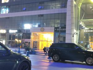 N1 entrance outside, next to the larger n2 at Yī Yè Yī Shìjiè 一叶一世界 - Global Center 环球中心 in Chengdu