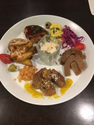 Sampler platter at Vegi Kitchen Gu Gu in Nagoya