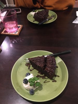 The chocolate brownie at Vegi Kitchen Gu Gu in Nagoya
