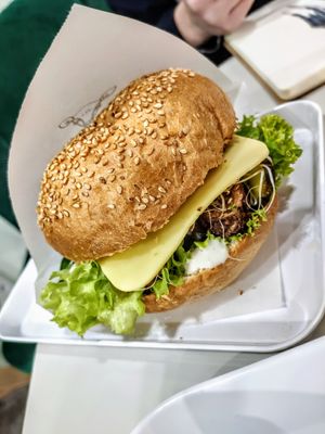 Tempeh-Burger at Krowarzywa - Piotrkowska in Lodz