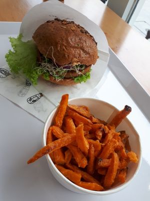 Chickpea burger with sweet potato fries at Krowarzywa - Piotrkowska in Lodz